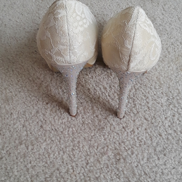 Heels - Picture 3 of 4